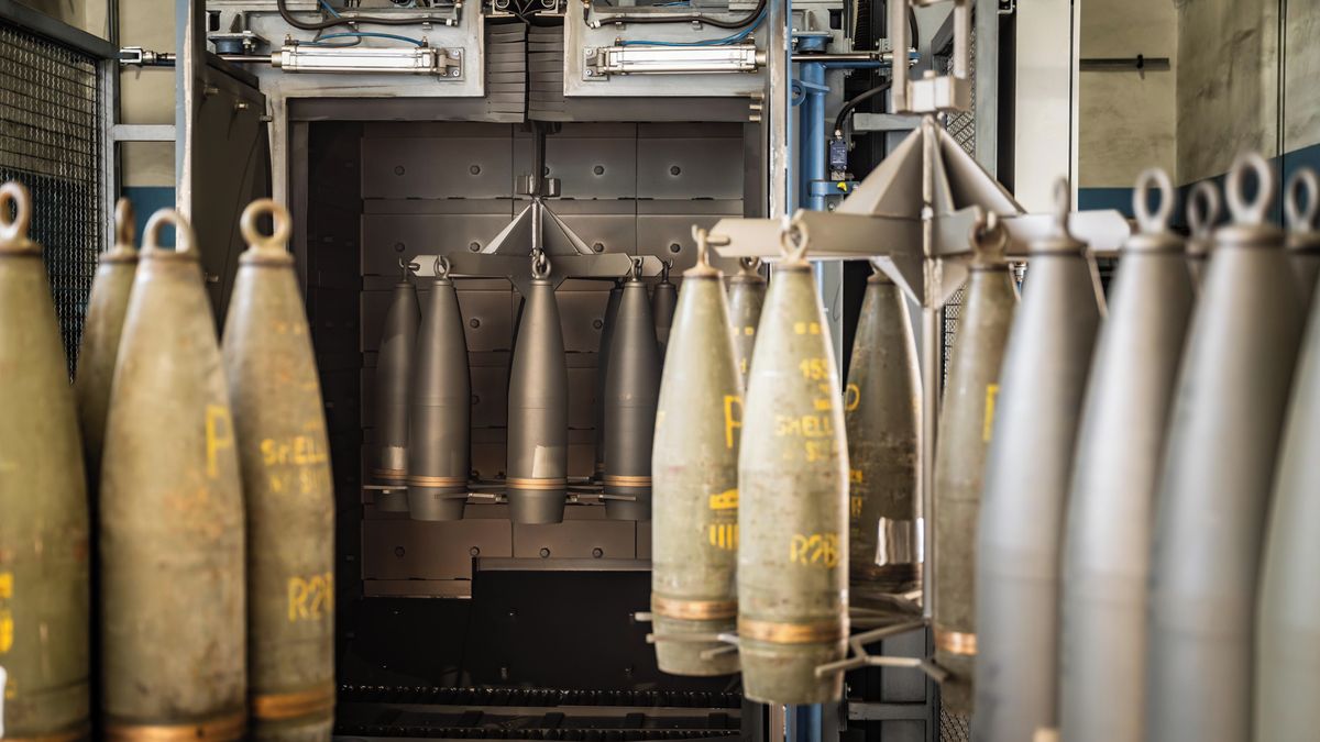 Česká muniční iniciativa potřebuje další financování, uvedl zdroj z NATO